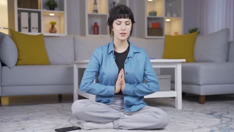 La-Joven-Meditando.